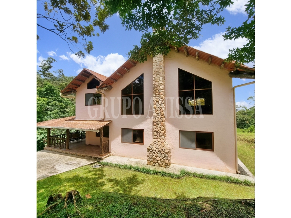 Se Vende Hermosa Casa en Altos del Maria