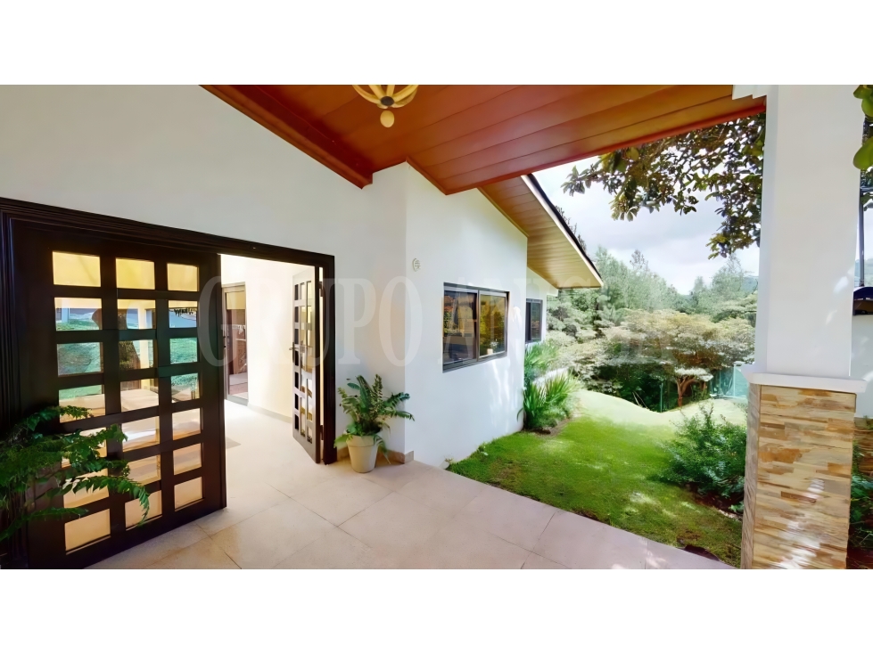 OPORTUNIDAD! Se vende Hermosa Casa en Altos del Maria