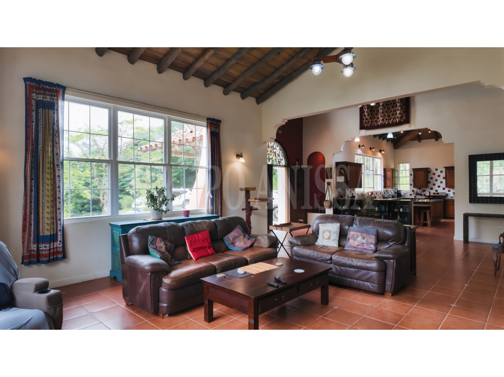 Se vende Amplia Casa en Altos del Maria con vistas panorámicas — foto 4