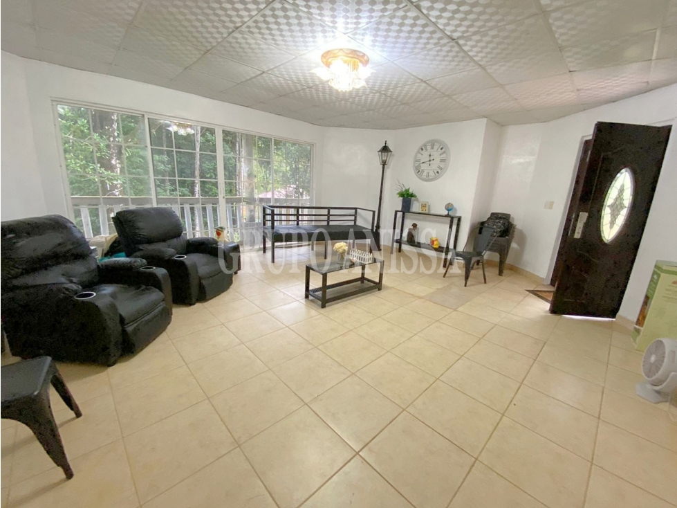 Oportunidad! Se Vende Casa en Altos de Cerro Azul - 2