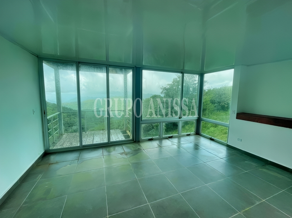Se Vende Moderna Casa en la Urbanización Las Nubes del Valle de Antón - 3