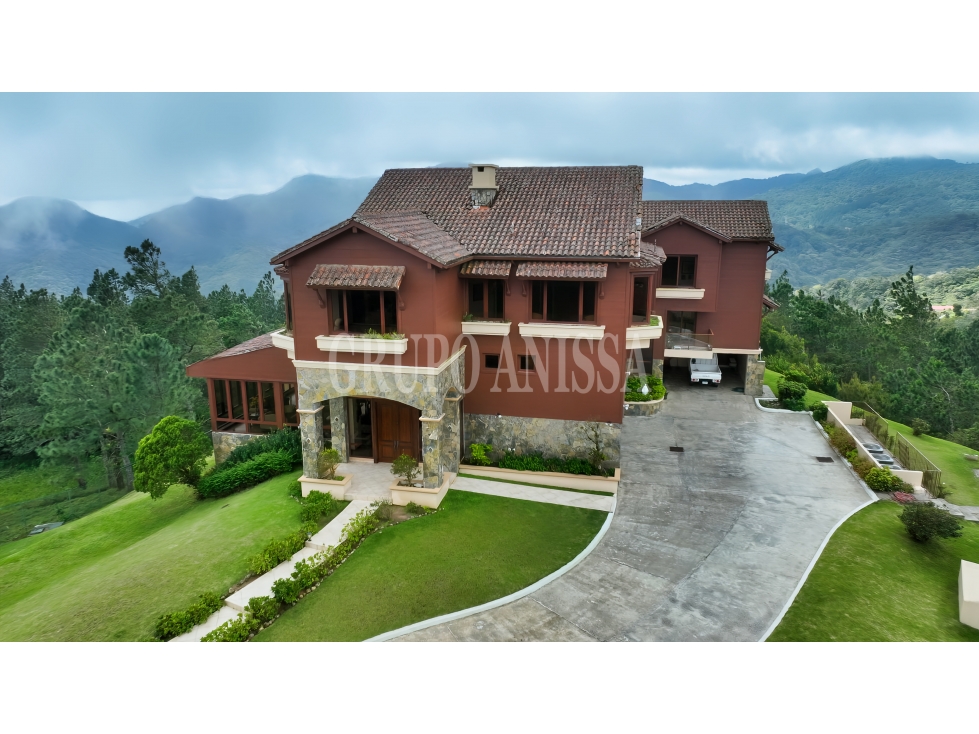 Oportunidad! Se Vende la más Bella Casa de Altos del Maria - 2