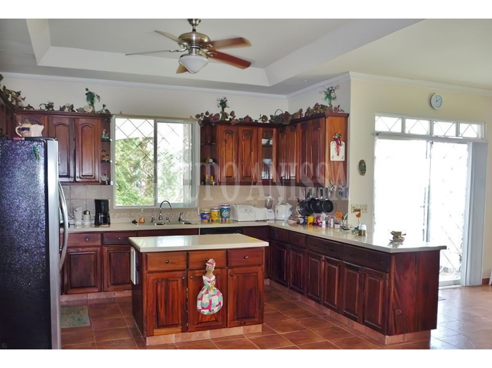 Oportunidad Única! Se Vende Casa Con Vistas Impresionantes en Sora - 6