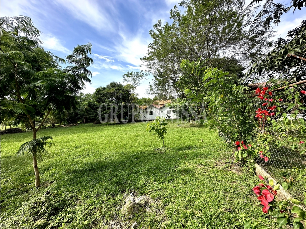 Oportunidad! Se Vende Hermoso Terreno de Esquina en Vía al Valle - 6