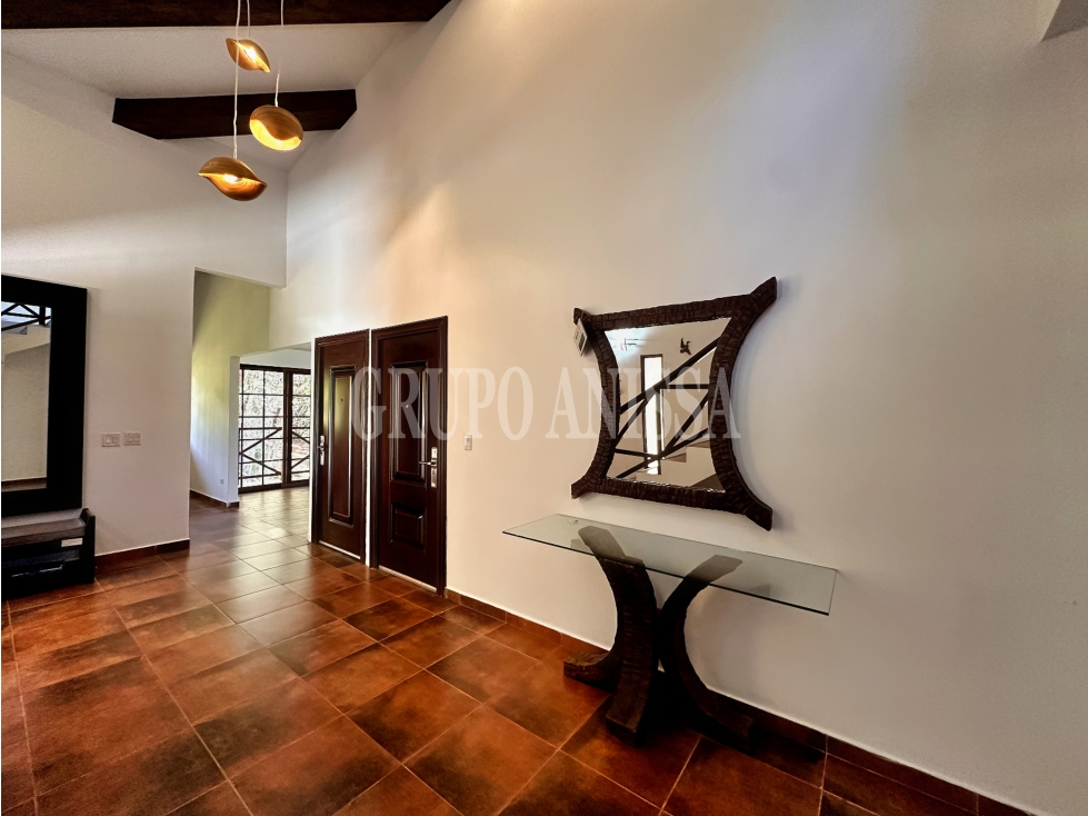 Se Vende Moderna Casa con Vistas y Piscina En Altos del Maria — foto 6