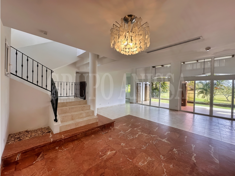 OPORTUNIDAD! Se vende Amplia Casa en Tucan Country Cocoli — foto 4
