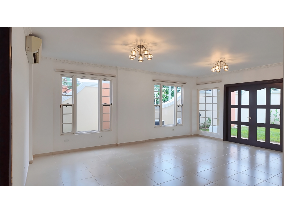 ALQUILER DE CASA UNIFAMILIAR EN ESQUINA COSTA SUR, VILLA VALENCIA — foto 6