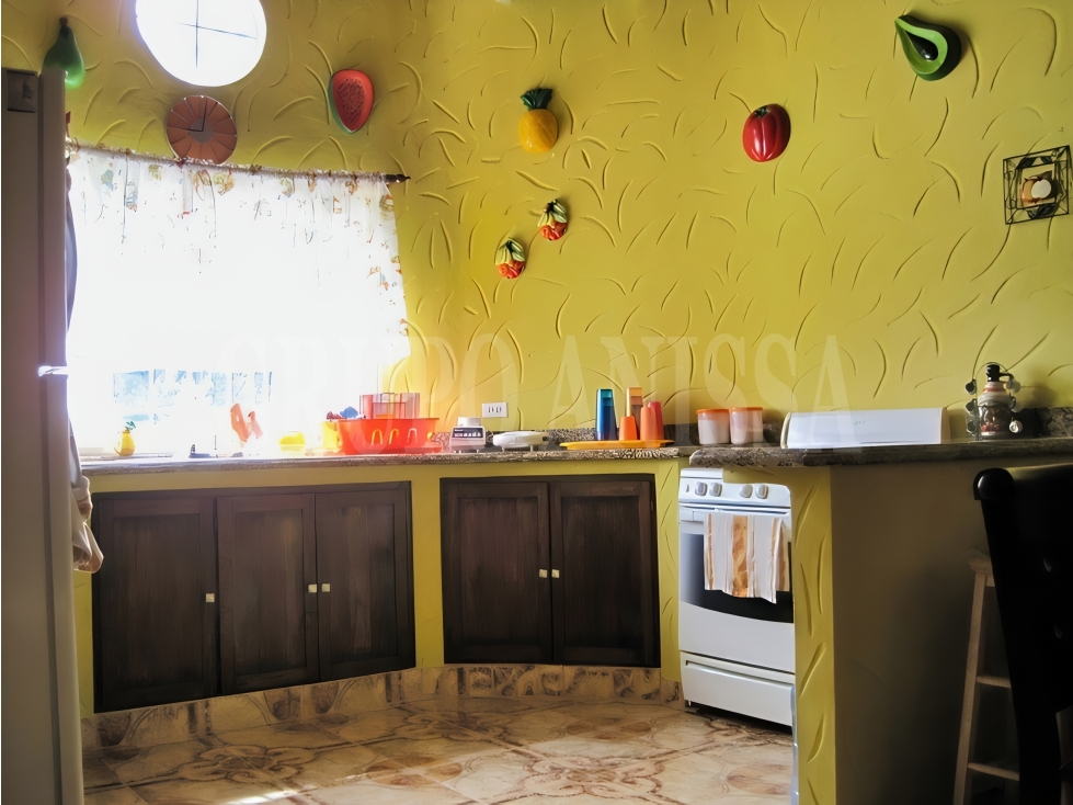 OPORTUNIDAD! Se vende Amplia Casa en Altos del Maria — foto 6