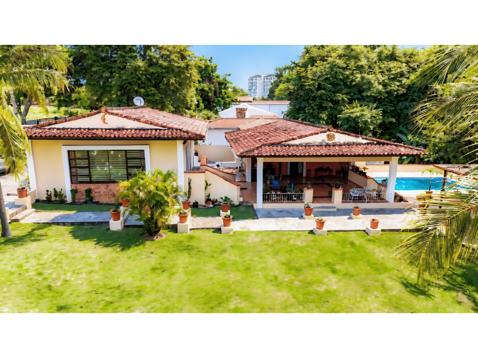 OPORTUNIDAD! Se vende Hermosa Casa en Coronado con Piscina