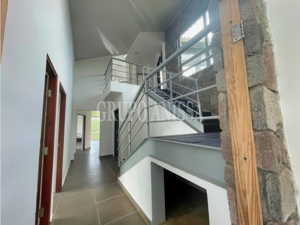 Se Vende Moderna Casa en la Urbanización Las Nubes del Valle de Antón - 6