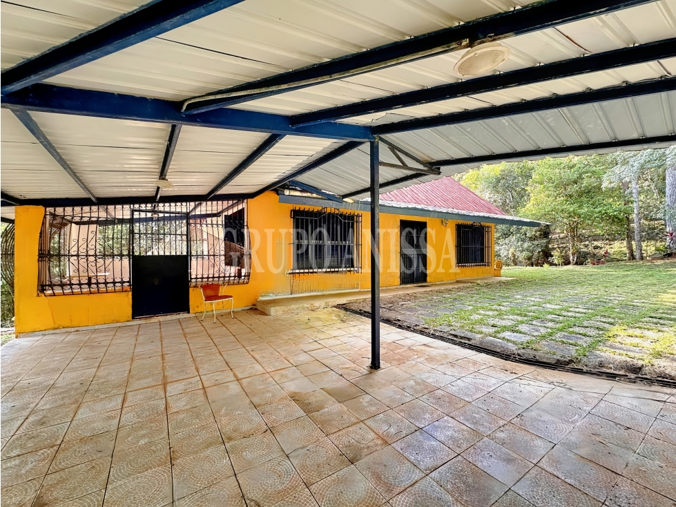 Oportunidad! Se Vende Casa con Amplio lote en Cerro Azul - 2