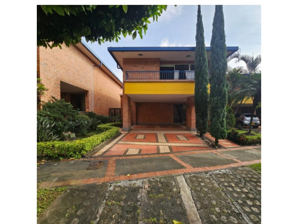 Vida Tranquila y Conectada: Inmueble Único en La Estrella