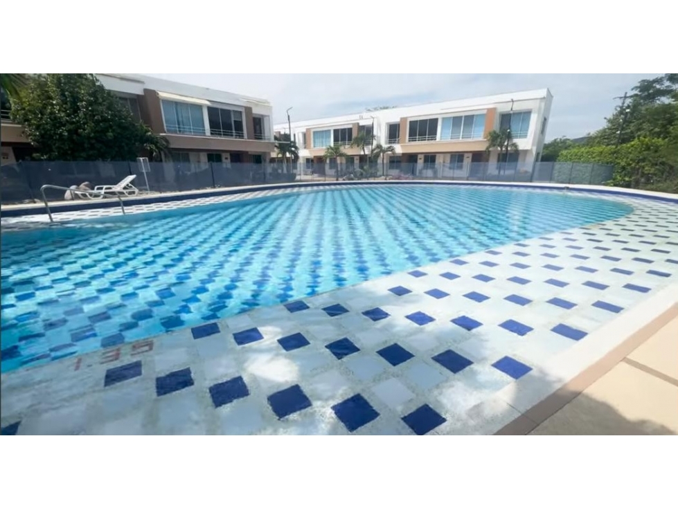 CASA EN EL CONDOMINIO LOS ÁNGELES GIRARDOT — foto 2