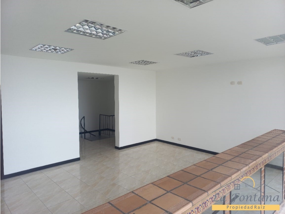 Venta de local en la Av. Centenario — foto 2