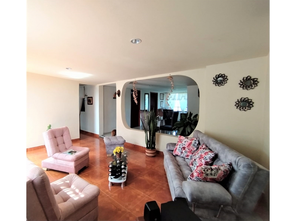 Venta de casa con renta en Villa Pilar
