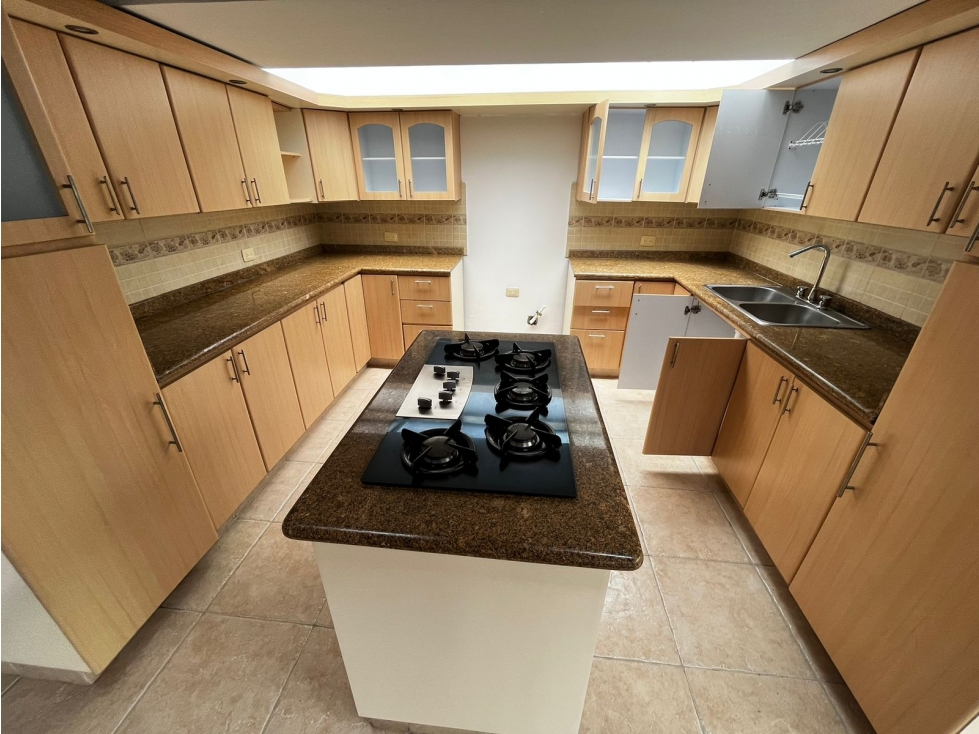 Venta de casa en el Trebol - sector Av. Alberto Mendoza