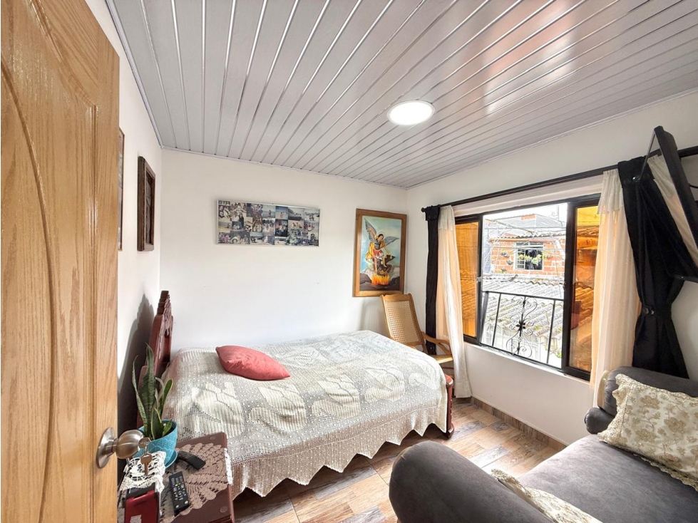 Venta de casa con renta en Santa Rosa - 3