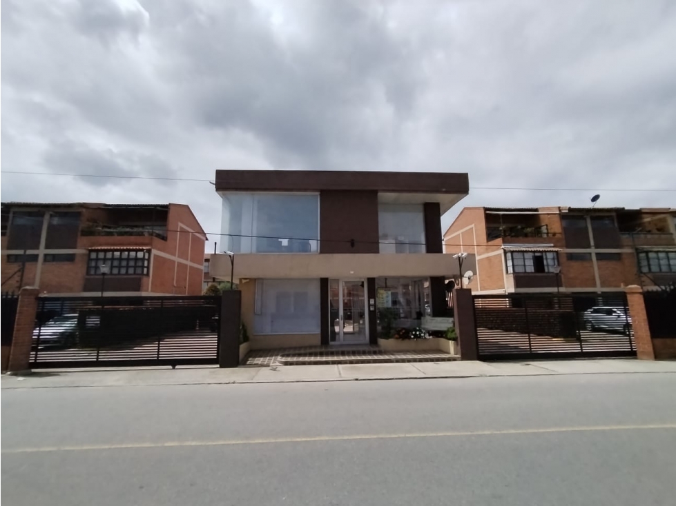 CASA VENTA EN CHIA CONJUNTO VILLAS SABANERAS DE 3 NIVELES 167 M2 — foto 2