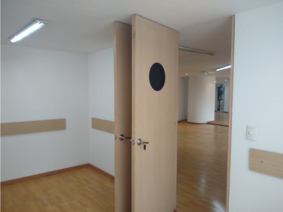 OFICINA ARRIENDO EDIF. PLANETA CALLE 73 DE 343 M2 — foto 4