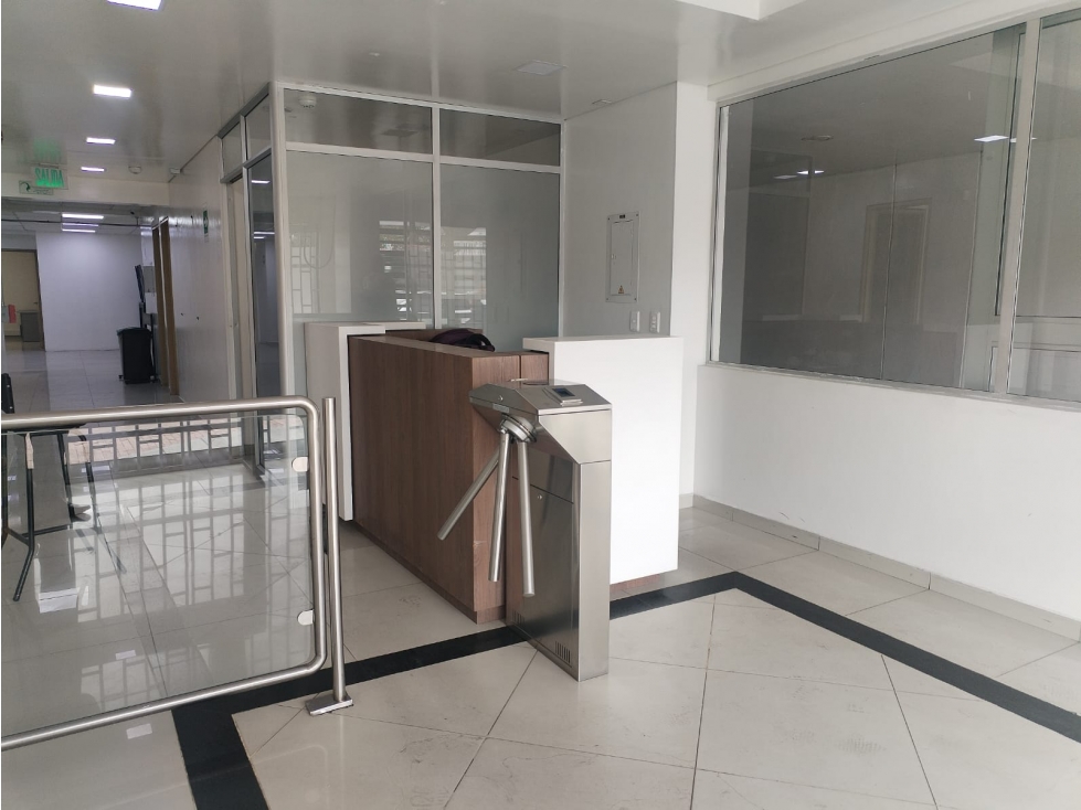 EDIFICIO ARRIENDO CUATRO NIVELES AVDA SUBA DE 1.250 m2 — foto 2