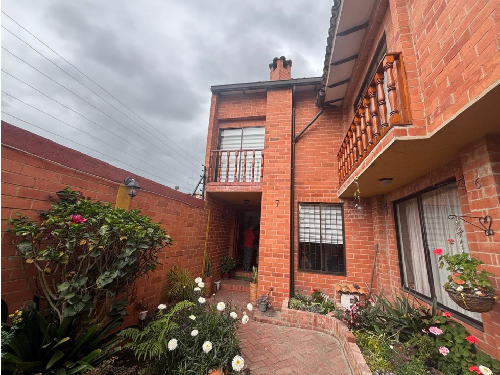 CASA EN VENTA EN CHÍA DOS NIVELES DE 222 M2