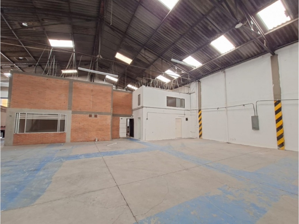 BODEGA VTA/ ARRDO CALLE 80 LOS PINOS DE 1.200 M2 — foto 5