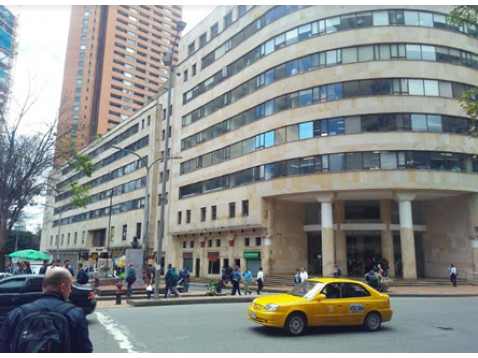 OFICINA ARRIENDO EDIF. PALMA REAL CENTRO INTERNAL DE 1.011 M2