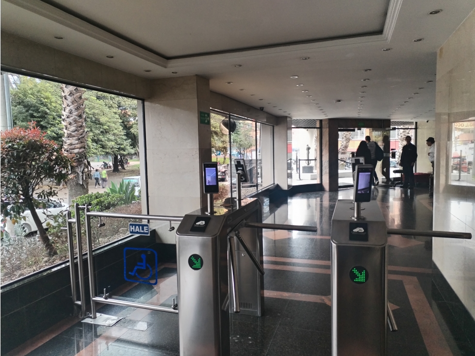 OFICINA VENTA/ARRIENDA EL LAGO EDIF. OIKOS II DE 309 M2 — foto 4