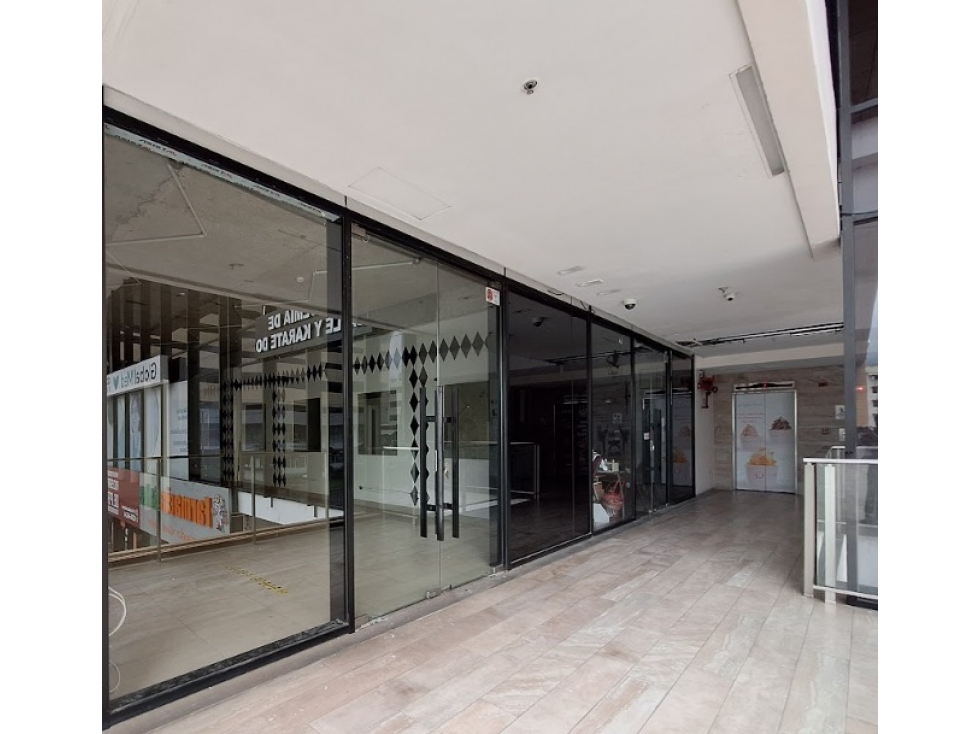 LOCAL COMERCIAL EN ALQUILER // LIBERTY PLAZA 12 DE OCTUBRE RR — foto 2