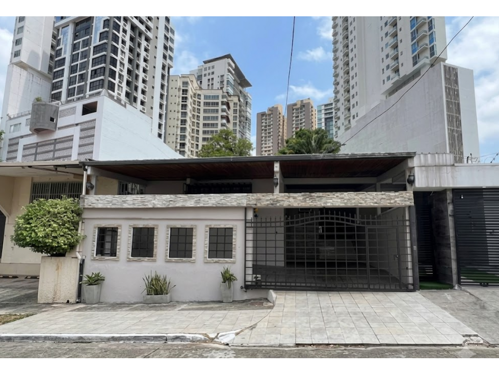 VENDO CASA DE 2 NIVELES EN HATO PINTADO (DB)