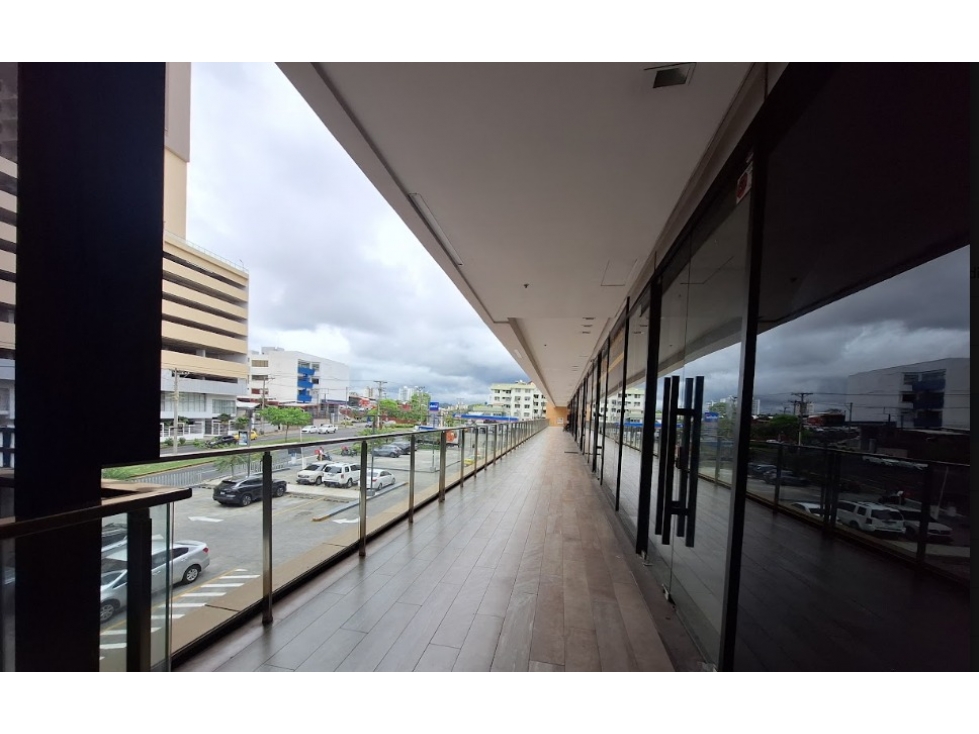 LOCAL COMERCIAL EN ALQUILER // LIBERTY PLAZA 12 DE OCTUBRE RR — foto 4