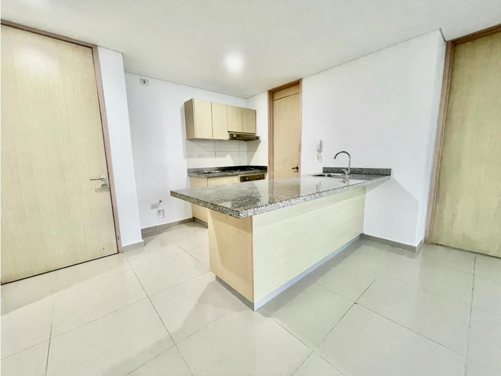 APARTAMENTO EN EL EDIFICIO LAGUNA DEL CABRERO - MARBELLA — foto 2
