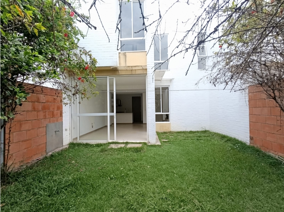 CASA DE DOS PISOS EN HACIENDA EL CASTILLO - TULIPANES, CALI — foto 2