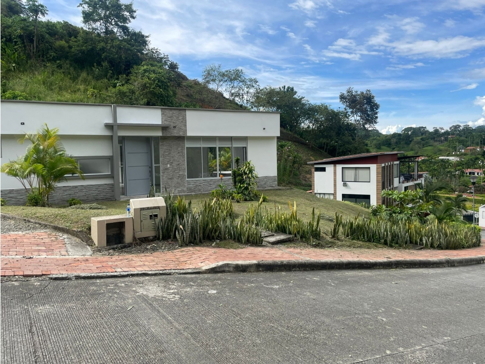 VENDO CASA EN CONDOMINIO CAMPESTRE MANIZALES