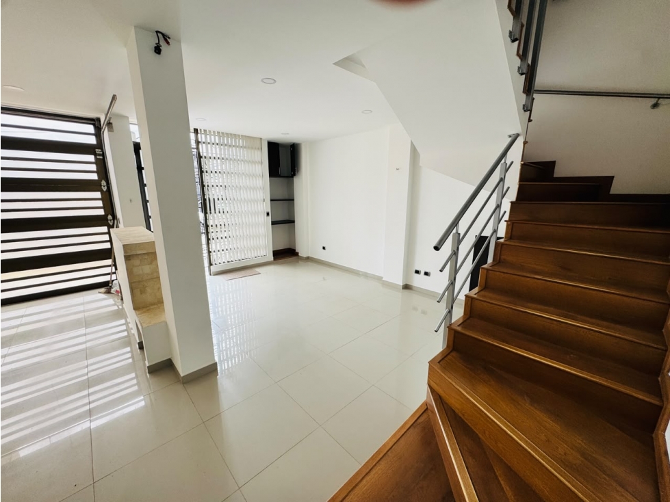 Hermosa Casa en Canapro: ¡Tu Hogar Ideal en Excelente Ubicación! - 3