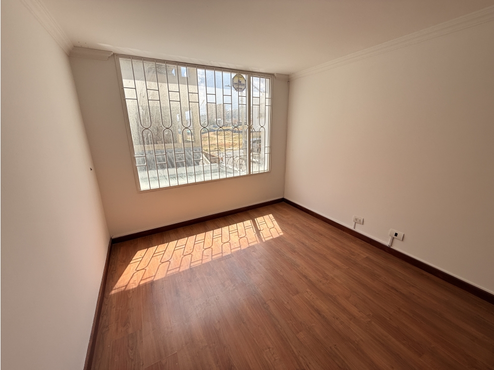 CASA - PALOS VERDES: Esquinera, amplia y con terraza