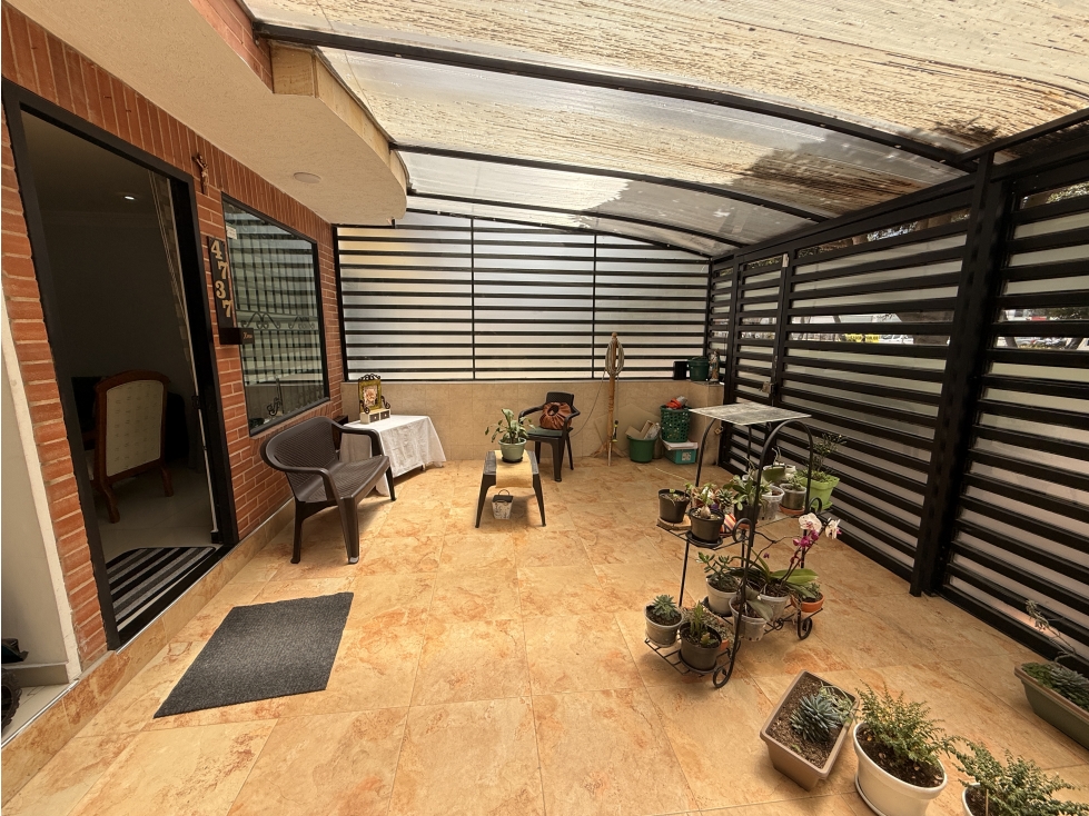 CASA - LAS QUINTAS casa acogedora con terraza para reuniones