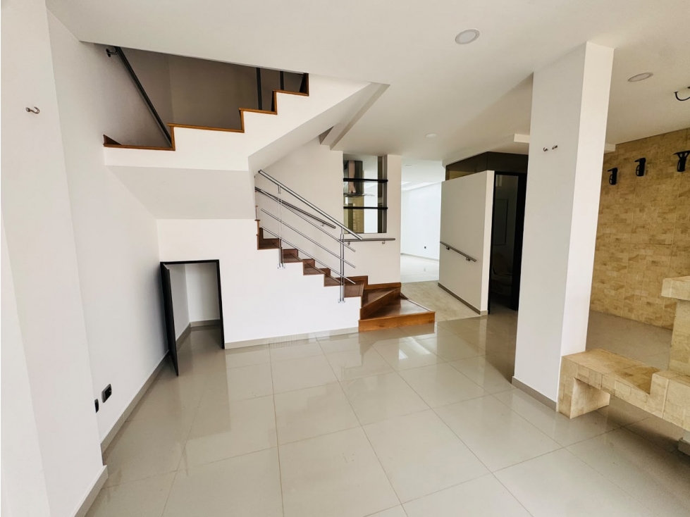 Hermosa Casa en Canapro: ¡Tu Hogar Ideal en Excelente Ubicación! - 2