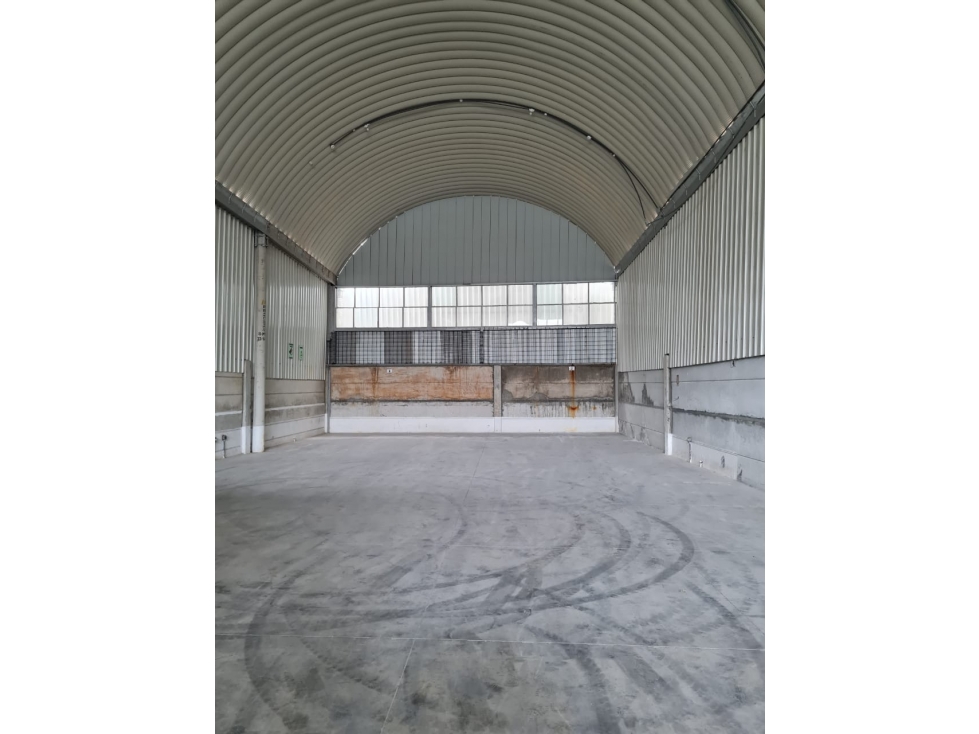 Las Cumbres/ Bodega $1,600/Alquiler