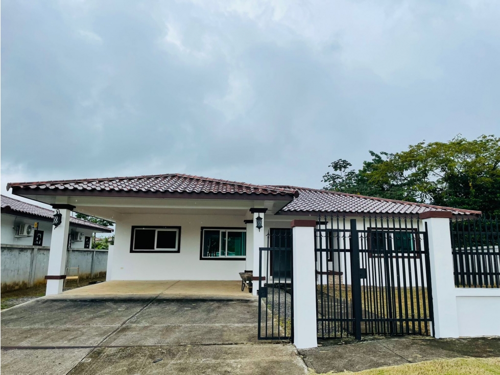 SE VENDE HERMOSA CASA EN LA CIUDAD DE DAVID, FINANCIAMIENTO DISPONIBLE - 1