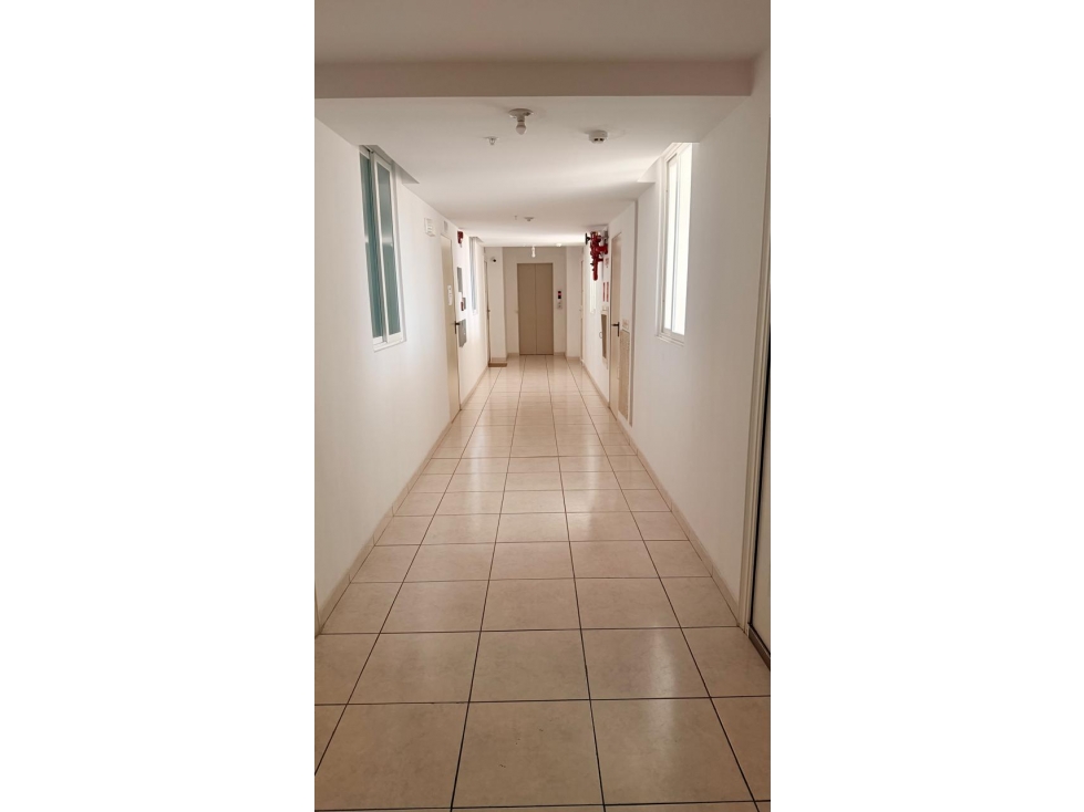 Se vende apartamento en El Crisol cerca de la estación del Metro — foto 2