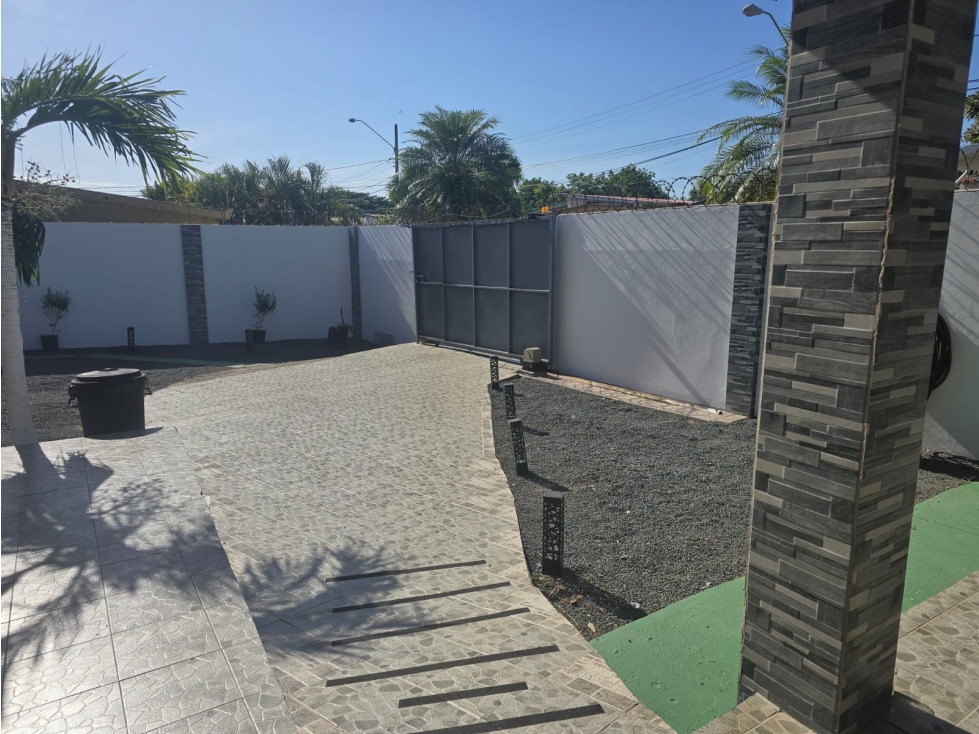 SE VENDE CASA EN CHITRE