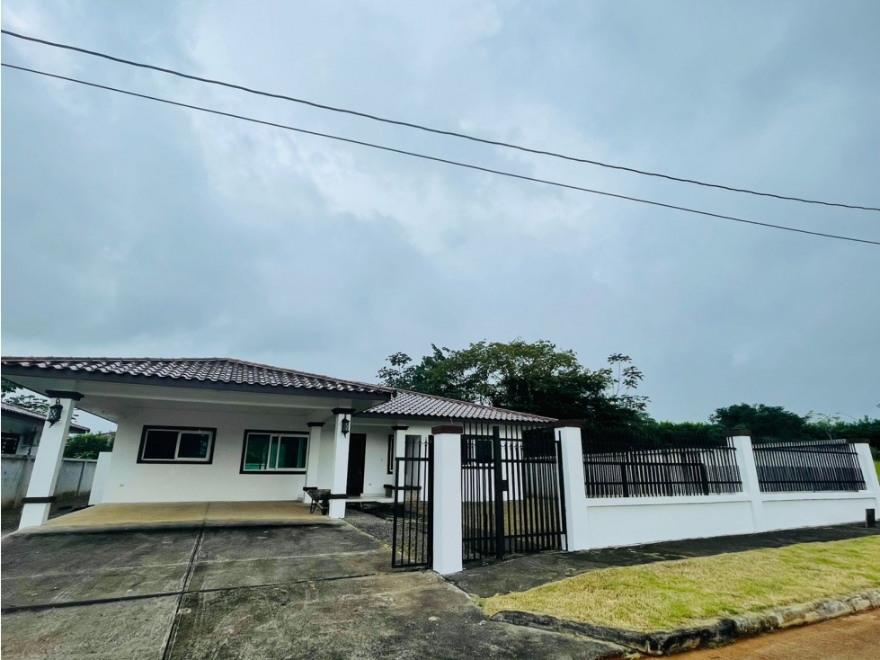 SE VENDE HERMOSA CASA EN LA CIUDAD DE DAVID, FINANCIAMIENTO DISPONIBLE - 2