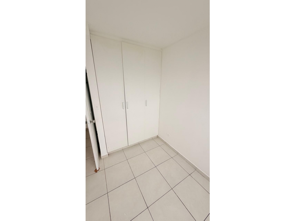 Se vende apartamento en El Crisol cerca de la estación del Metro — foto 4