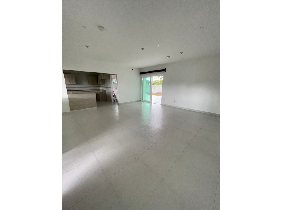 SE VENDE HERMOSA CASA EN LA CIUDAD DE DAVID, FINANCIAMIENTO DISPONIBLE - 3