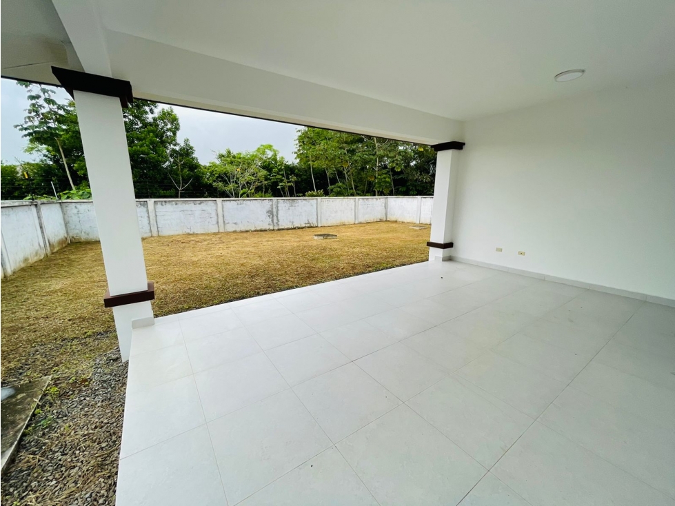 SE VENDE HERMOSA CASA EN LA CIUDAD DE DAVID, FINANCIAMIENTO DISPONIBLE - 6