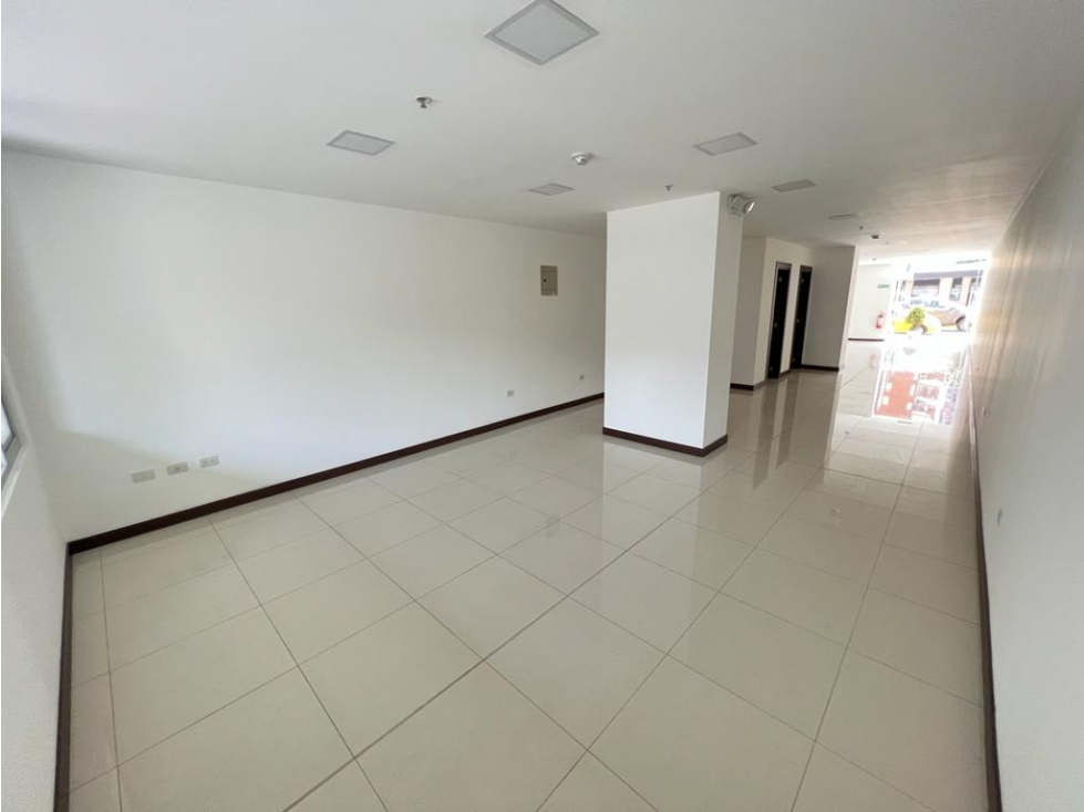 Renta Local a ESTRENAR Av. 6 de Diciembre 91 m2 - 6