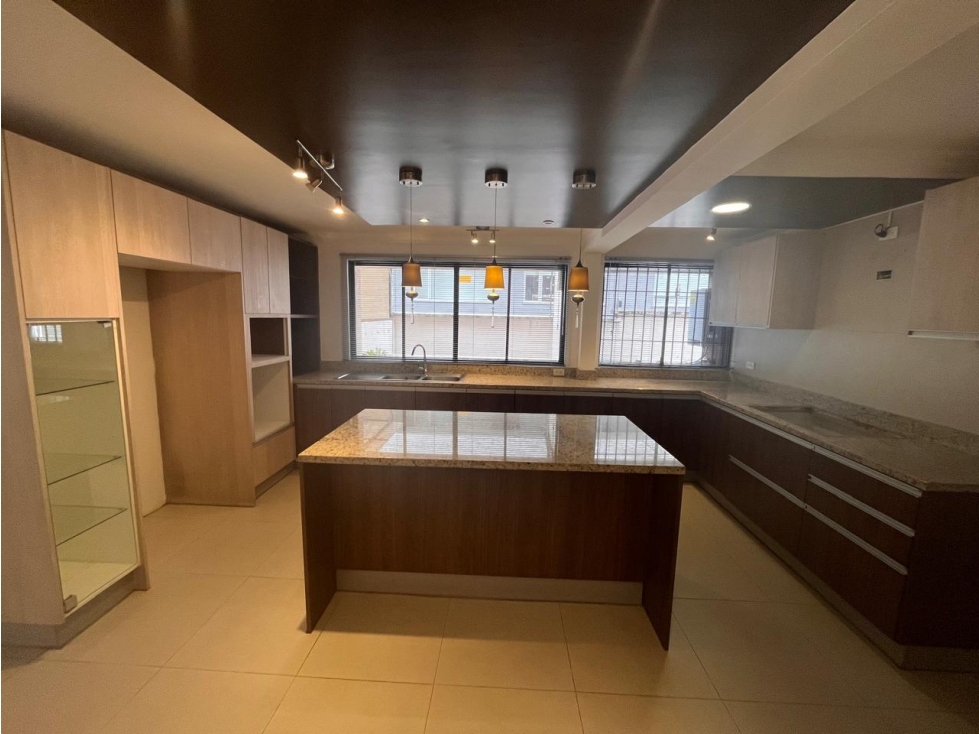 Venta Depar 3 dorm Quito Tenis