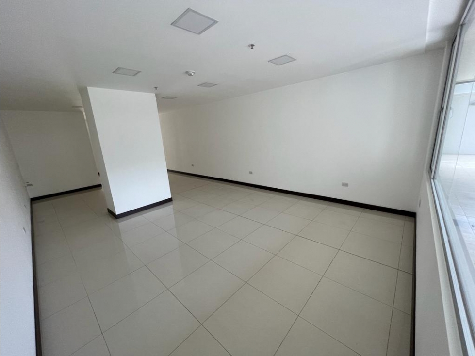 Renta Local a ESTRENAR Av. 6 de Diciembre 91 m2 - 5