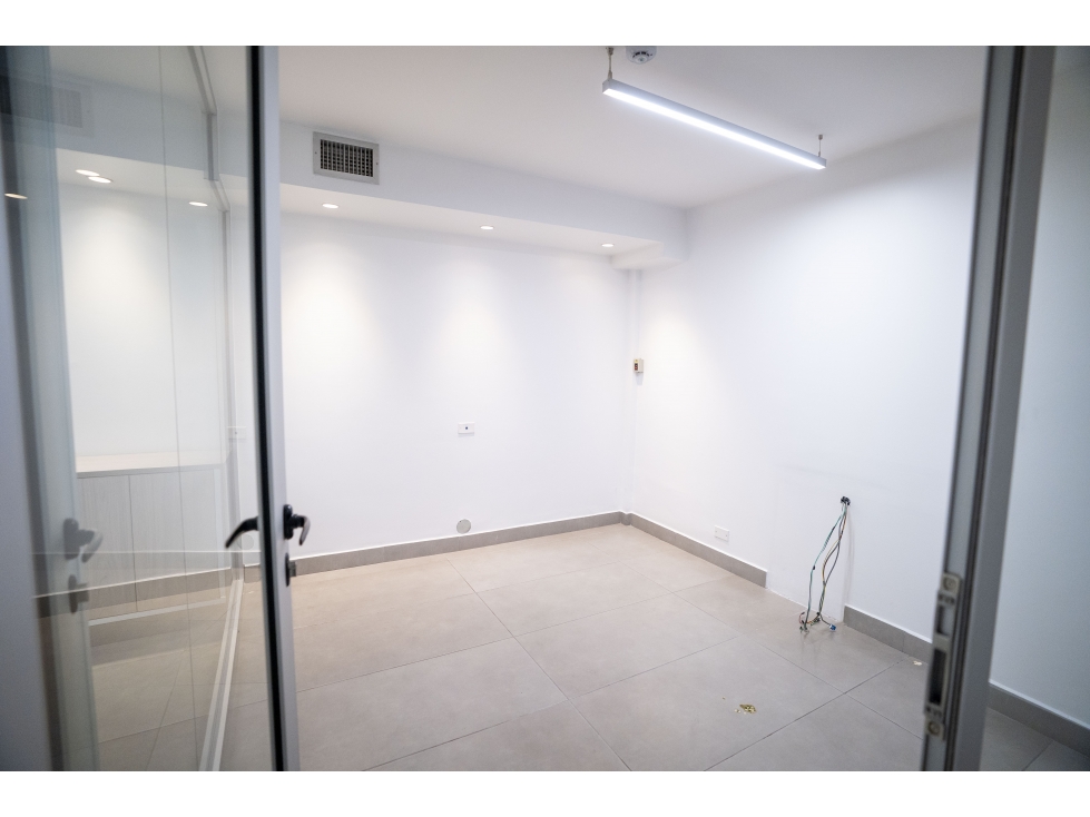 Rento Local 360 m2 Republica de El Salvador / Carolina — foto 4